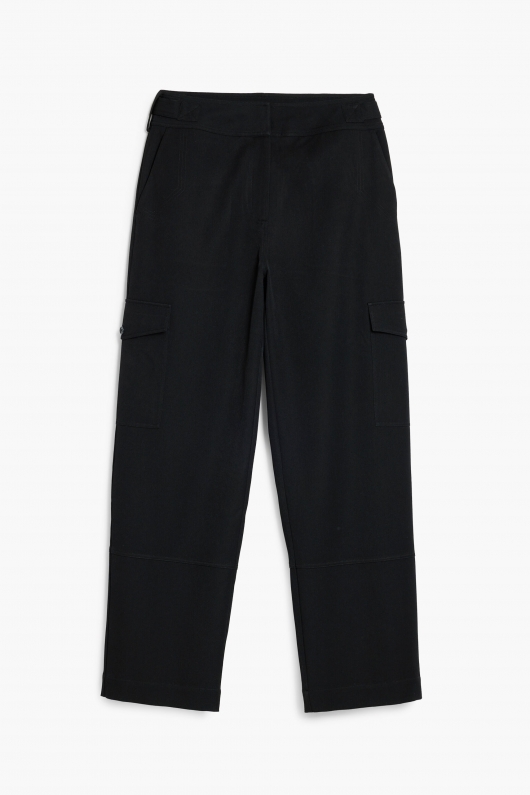 Pantaloni cargo negri lungi cu buzunare mari