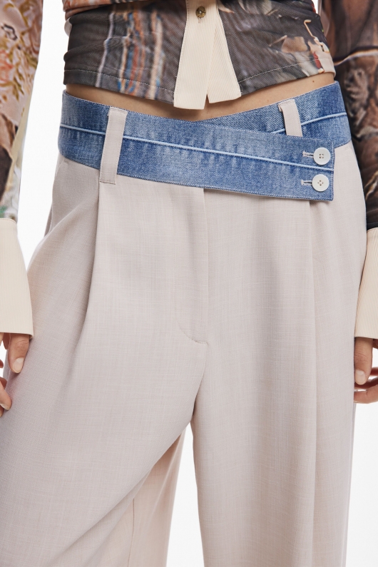 Pantaloni bej drepți cu betelie denim contrastantă