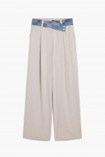 Pantaloni bej drepți cu betelie denim contrastantă