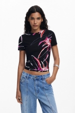Tricou negru reiat cu print floral abstract