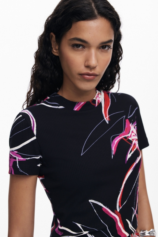 Tricou negru reiat cu print floral abstract
