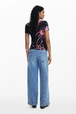 Tricou negru reiat cu print floral abstract