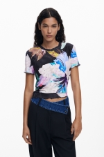 Tricou negru cu print floral multicolor