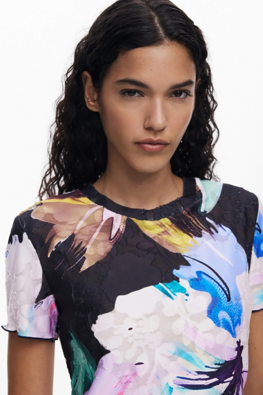 Tricou negru cu print floral multicolor