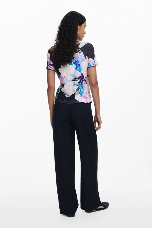 Tricou negru cu print floral multicolor