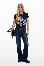 Tricou negru cu print și dantelă florală