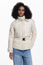 Geacă scurtă off-white cu inserții negre matlasată