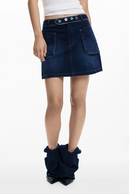 Fustă mini denim cu buzunare și margini contrastante