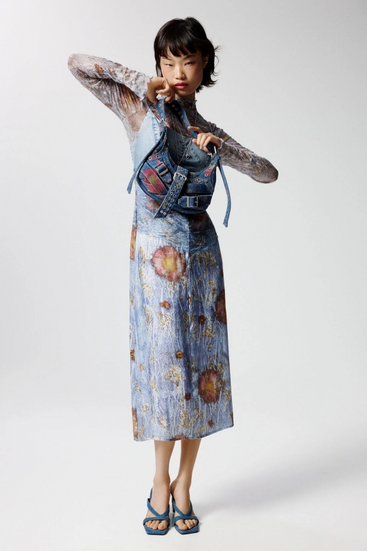 Rochie midi cu dantelă și print floral