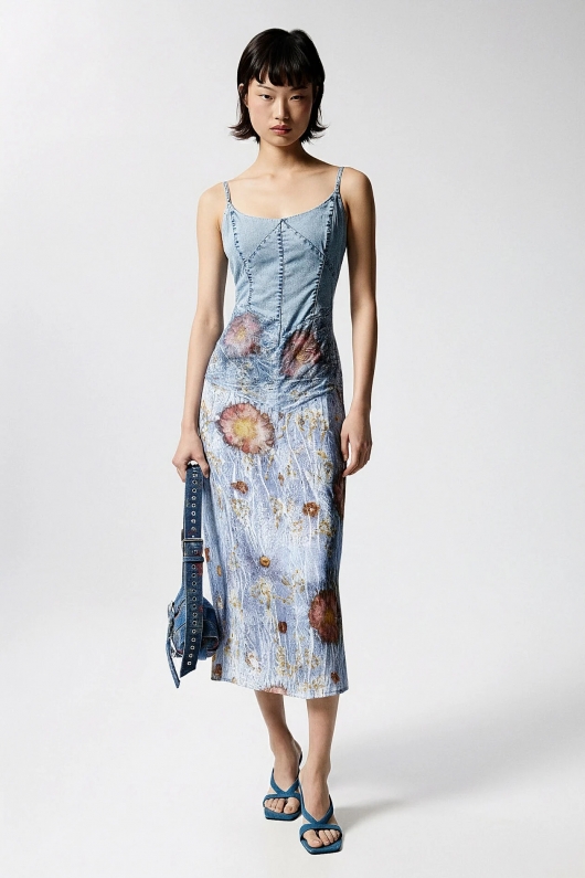 Rochie midi cu dantelă și print floral