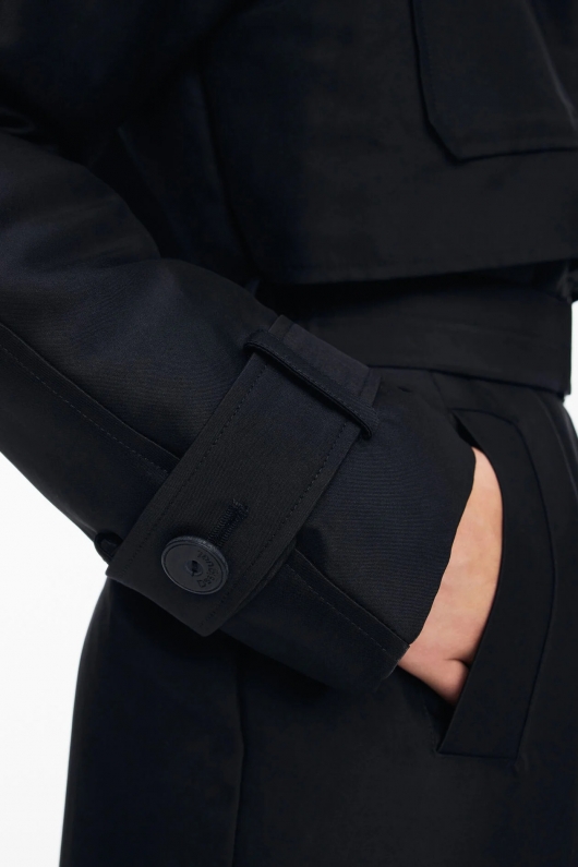 GEACA NEAGRA, LUNGA