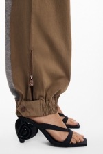PANTALONI JOGGER CU DOUA TIOURI DE MATERIALE