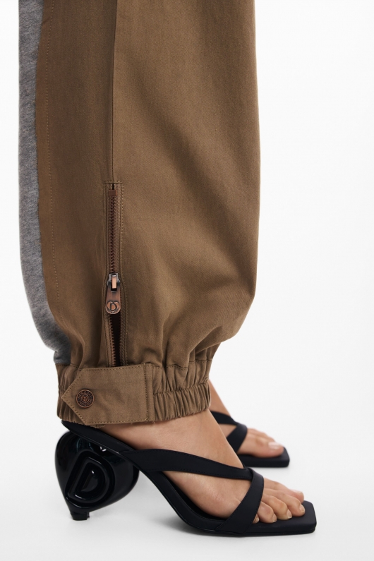 PANTALONI JOGGER CU DOUA TIOURI DE MATERIALE