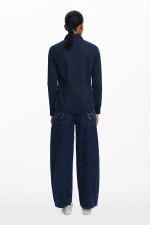 CAMASA BLEUMARINE SI MATERIAL TEXTURAT