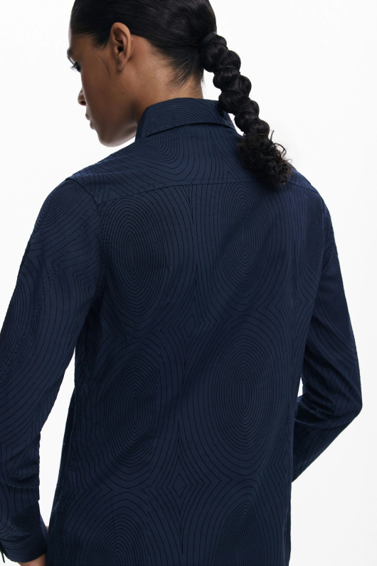 CAMASA BLEUMARINE SI MATERIAL TEXTURAT