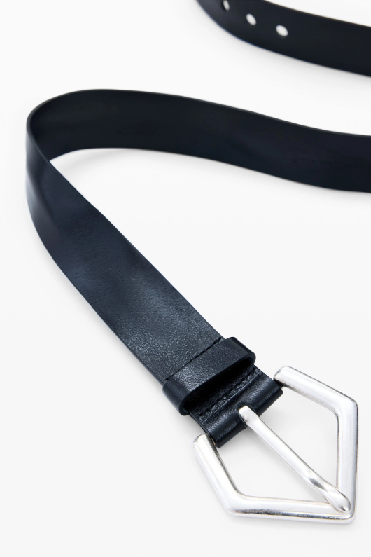 CUREA NEAGRA DIN PIELE
