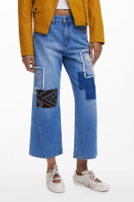 Blugi cropped cu petice