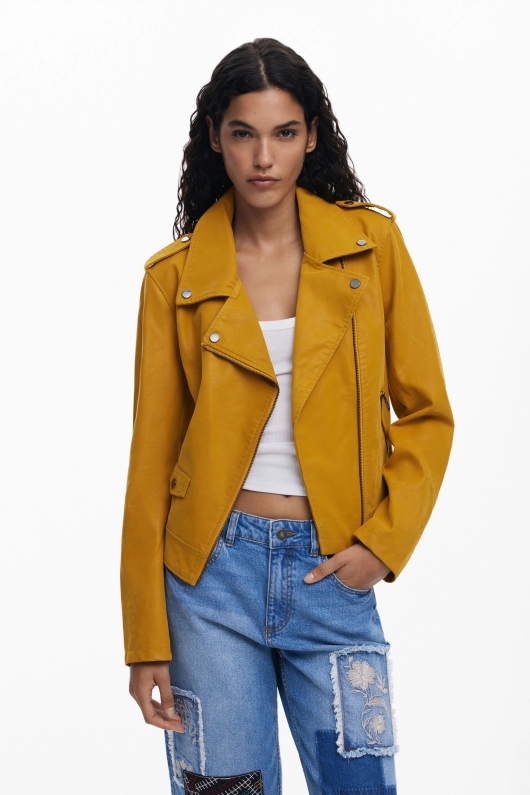 Blugi cropped cu petice