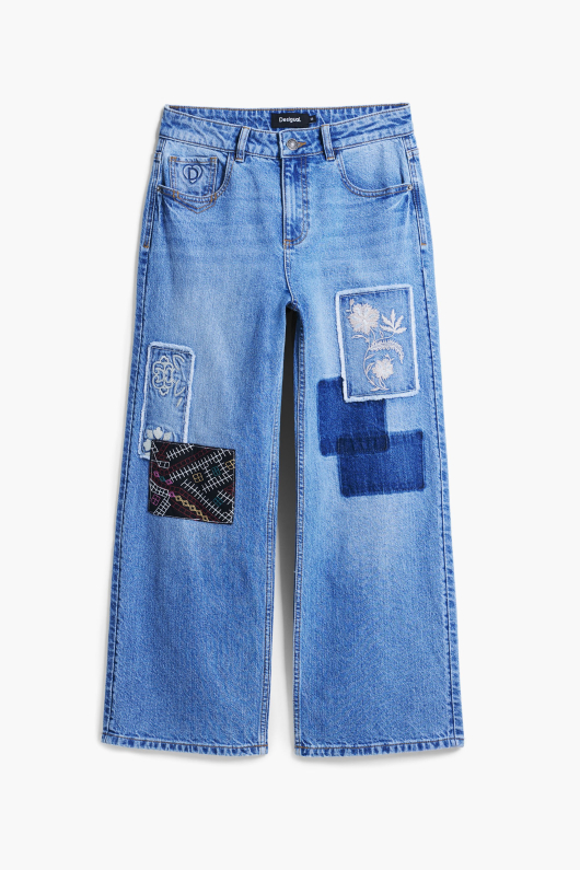 Blugi cropped cu petice