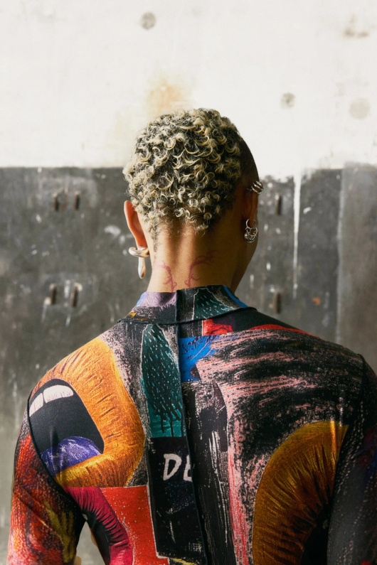 BLUZA DIN VASCOZA CU PRINT GRAFFITY