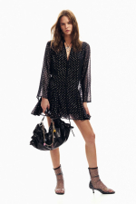 ROCHIE NEAGRA DIN VOAL, CU BULINE AURII