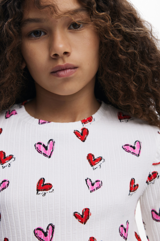 Tricou cu maneca lunga si inimioare
