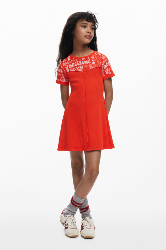 Rochie rosie, scurta cu lettering