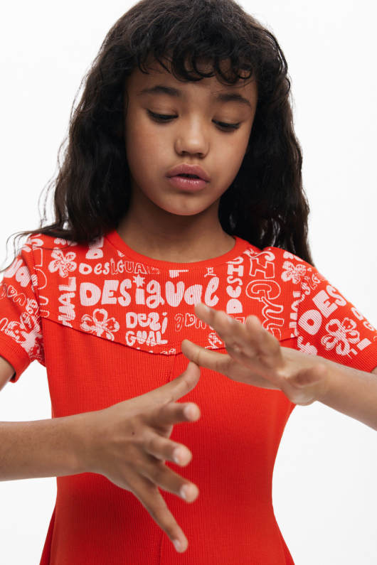 Rochie rosie, scurta cu lettering