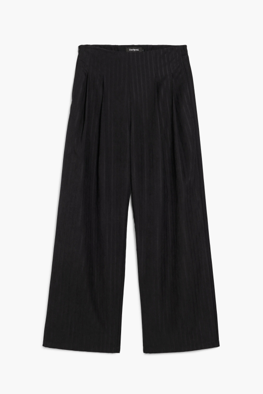 Pantaloni negri cu pense