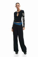 Bluza cu deschidere si inscriptie