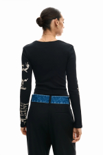 Bluza cu deschidere si inscriptie