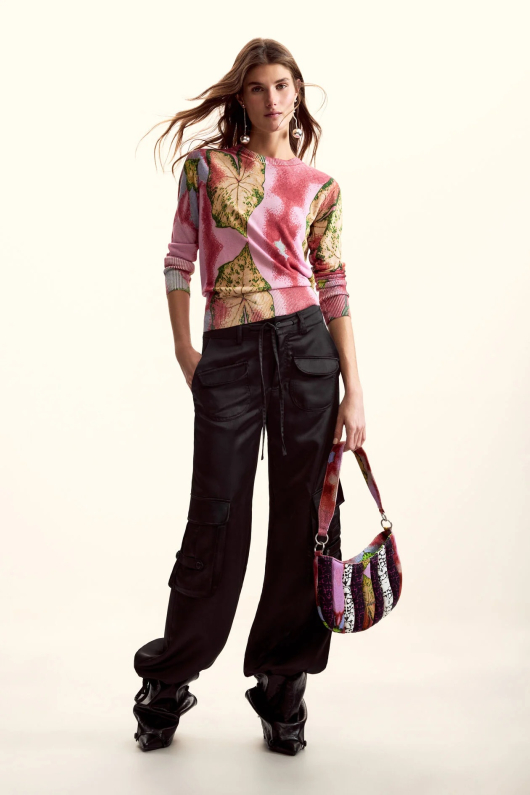 Pulover creat de mr. christian lacroix