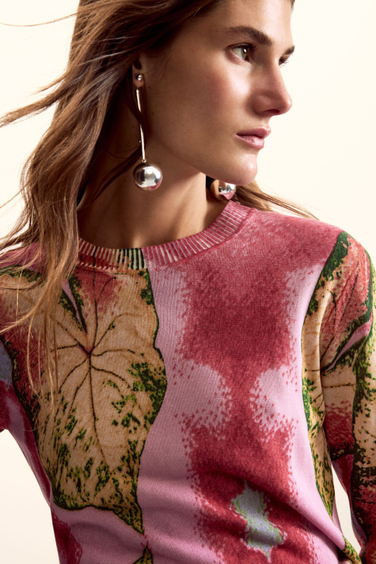 Pulover creat de mr. christian lacroix