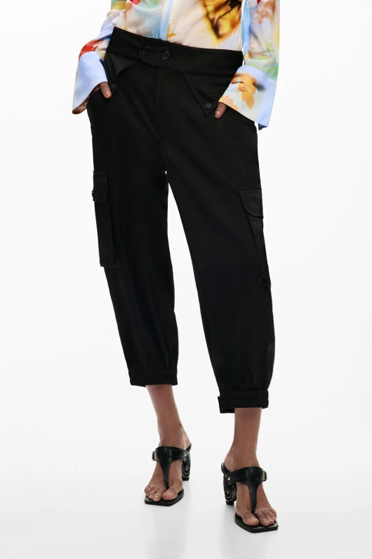 Pantaloni negri, satinati, 3/4 cargo