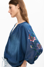 Bluza cu broderii cu maneci bufante
