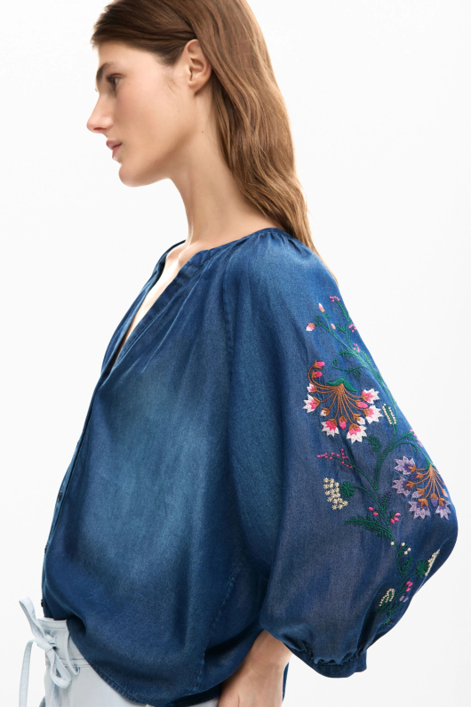 Bluza cu broderii cu maneci bufante