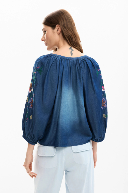 Bluza cu broderii cu maneci bufante