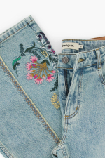 Blugi cu cusaturi florale