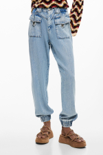 Pantaloni jogger din denim