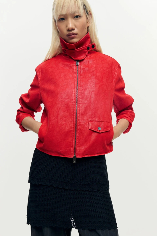 Geaca rosie cu efect de piele