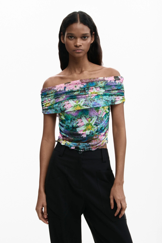 Tricou cu flori cu decolteu tip barcuta