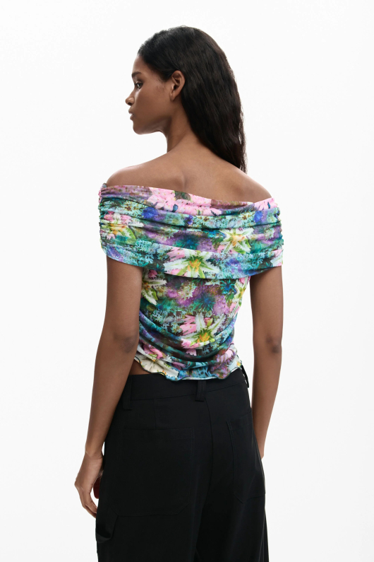Tricou cu flori cu decolteu tip barcuta