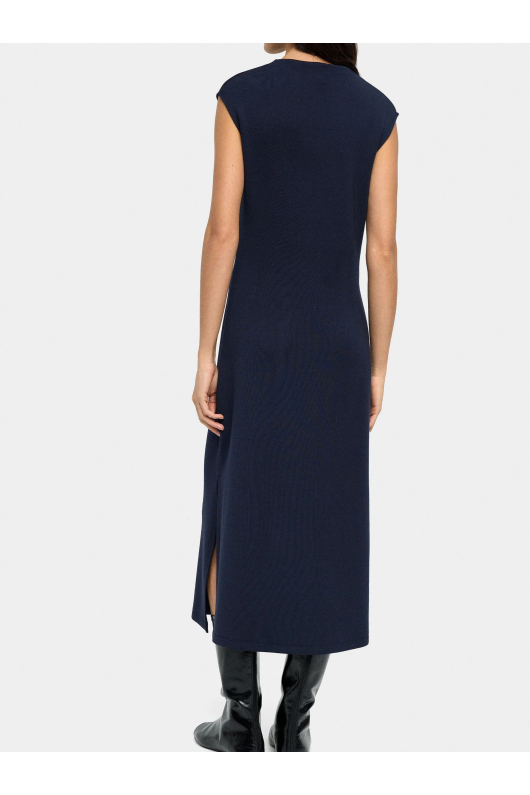 ROCHIE BLUEMARIN
