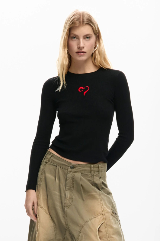 BLUZA NEAGRA CU BRODERIE INIMA