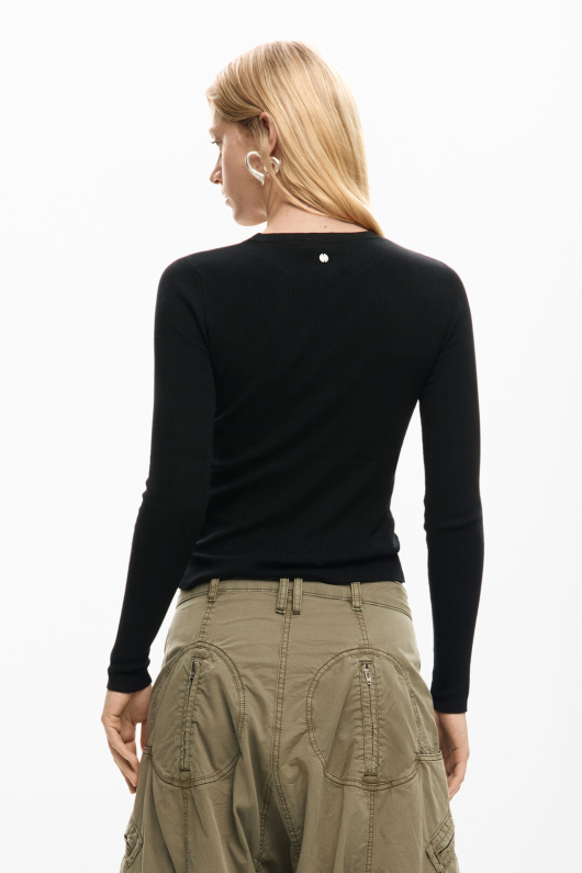 BLUZA NEAGRA CU BRODERIE INIMA