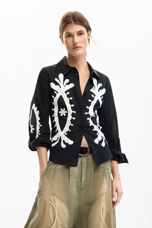 CAMASA NEAGRA CU BRODERIE