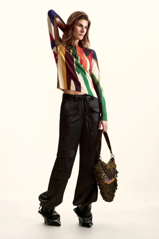 Pulover creat de mr. Christian Lacroix