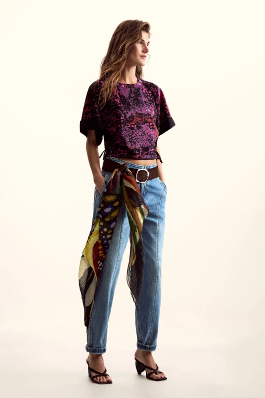 Tricou etnic creat de Mr. Christian Lacroix