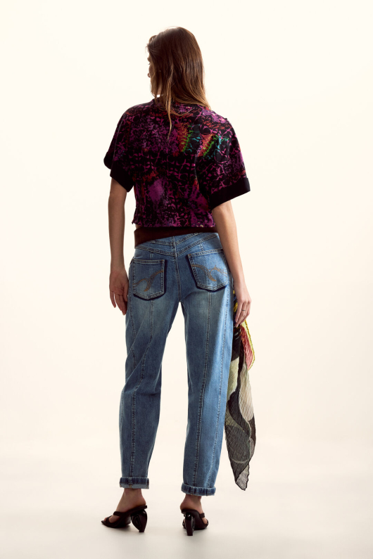 Tricou etnic creat de Mr. Christian Lacroix