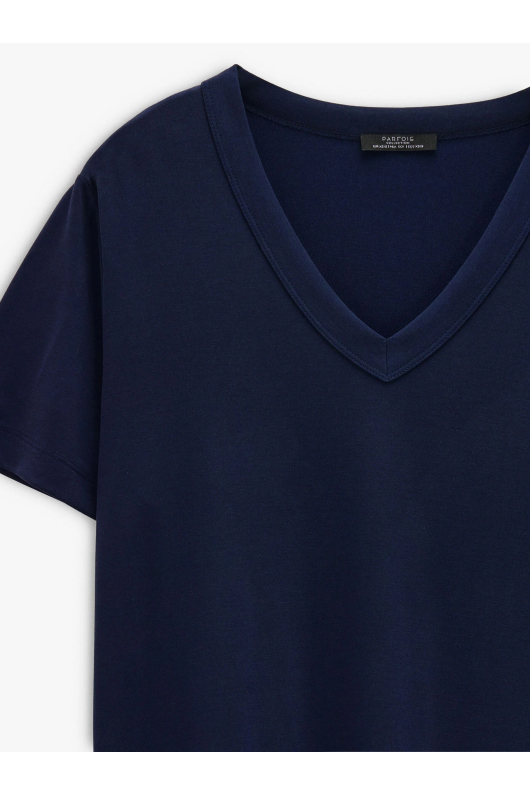 TRICOU CU DECOLTEU IN V